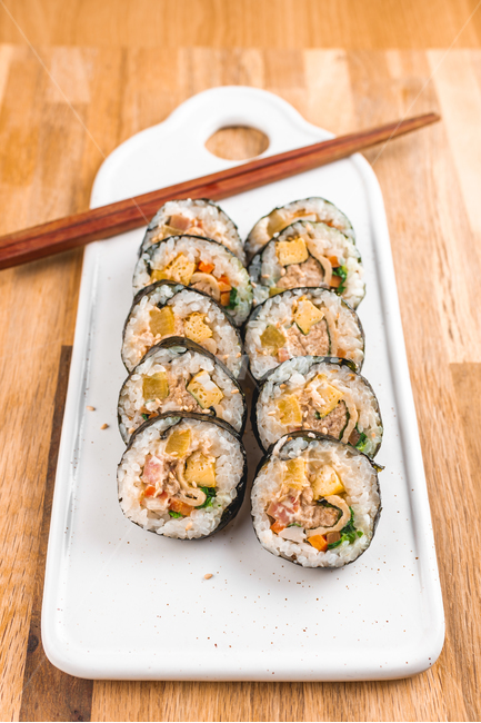 김밥,참치김밥,간편식,간식,점심,한식,참치김밥,음식,식재료,요리,food,cook,meal,dishes,food reserves,한식,한국음식,한국요리,korean food,korean dishes,korean meal,korean cook,감성,sensible,feeling