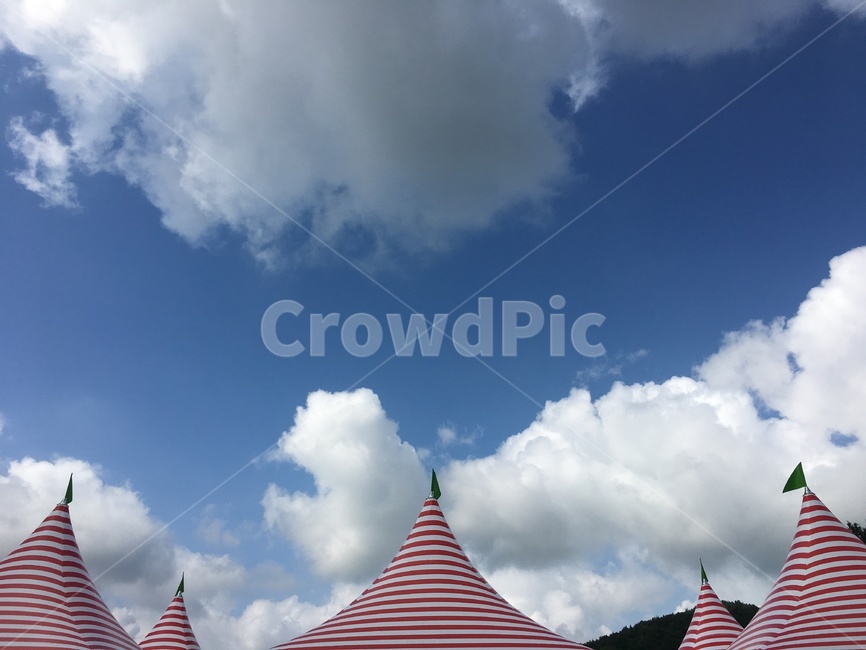 하늘,구름,하늘색,천막,스트라이프,sky,cloud,stripe,red,bluesky,풍경