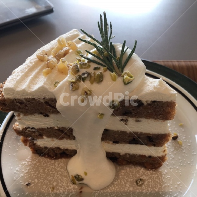 당근케익,cake,생크림,견과류,케익장식,당근케이크,acarrotcake