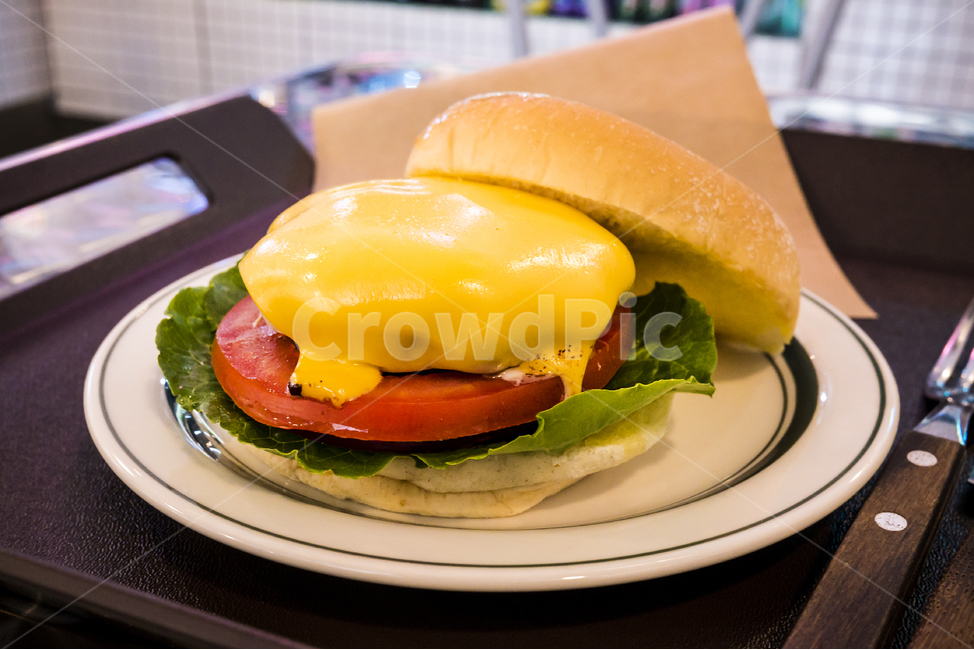 햄버거,치즈버거,수제버거,레스토랑,식당,미국,요리,맛집,치즈,토마토,양상추,소고기,패티,빵,버거,burger,usa,흰접시,플레이팅,육즙,맛있는,고소한,청정우,깔끔한,세련된,음식,식재료,요리,food,cook,meal,dishes,food reserves,양식,서양음식,서양요리,western food,western dishes,western meal,western cook