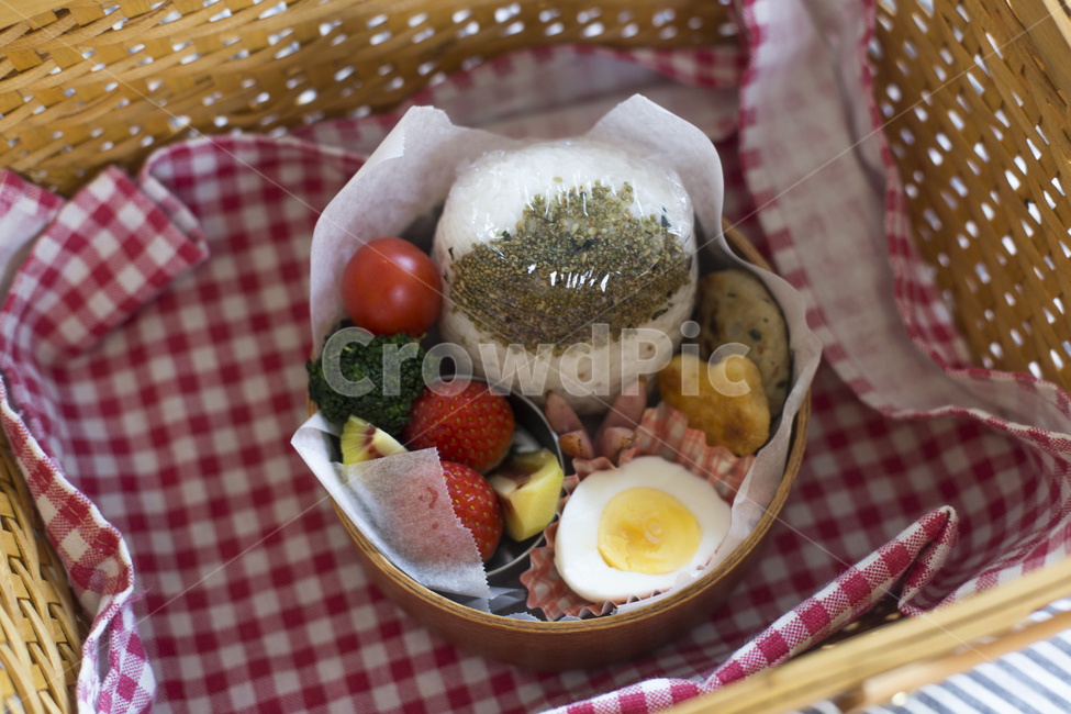 rice balls,bamboo,basket,bento,egg,fruit,Onigiri,lunch box,sausage