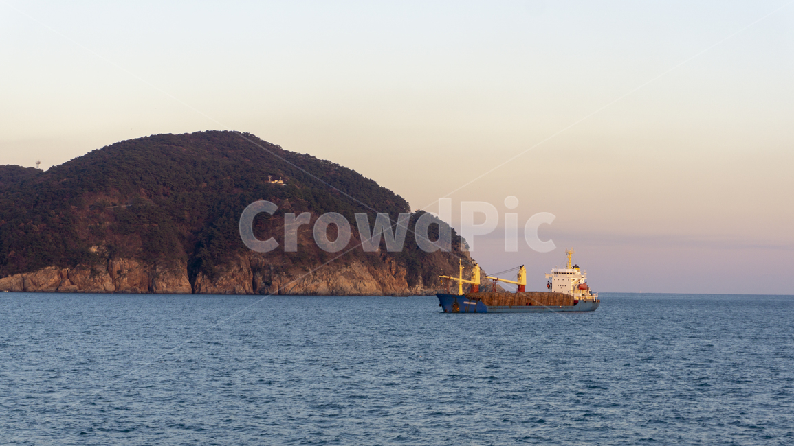 바다,구름,일몰,sunset,sea,clouds,blue,파랑,하늘색,하늘,선박,ship,자연,nature,햇빛,황혼,붉은하늘,새벽,나라