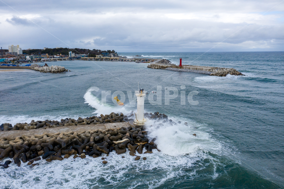 등대,거친파도,겨울바다,자연,파도,자연,풍경,nature,landscape