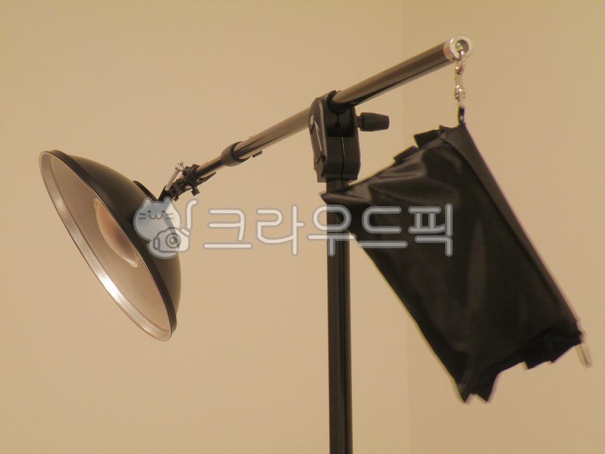 균형,뷰티디쉬,샌드백,beautydish,sandbag,balance,조명,소프트박스,플래쉬,카메라,라이트스탠드,무선동조,lighting,lamp,softbox,flash,camera,lightstand,indoors,실내,스튜디오,studio,촬영