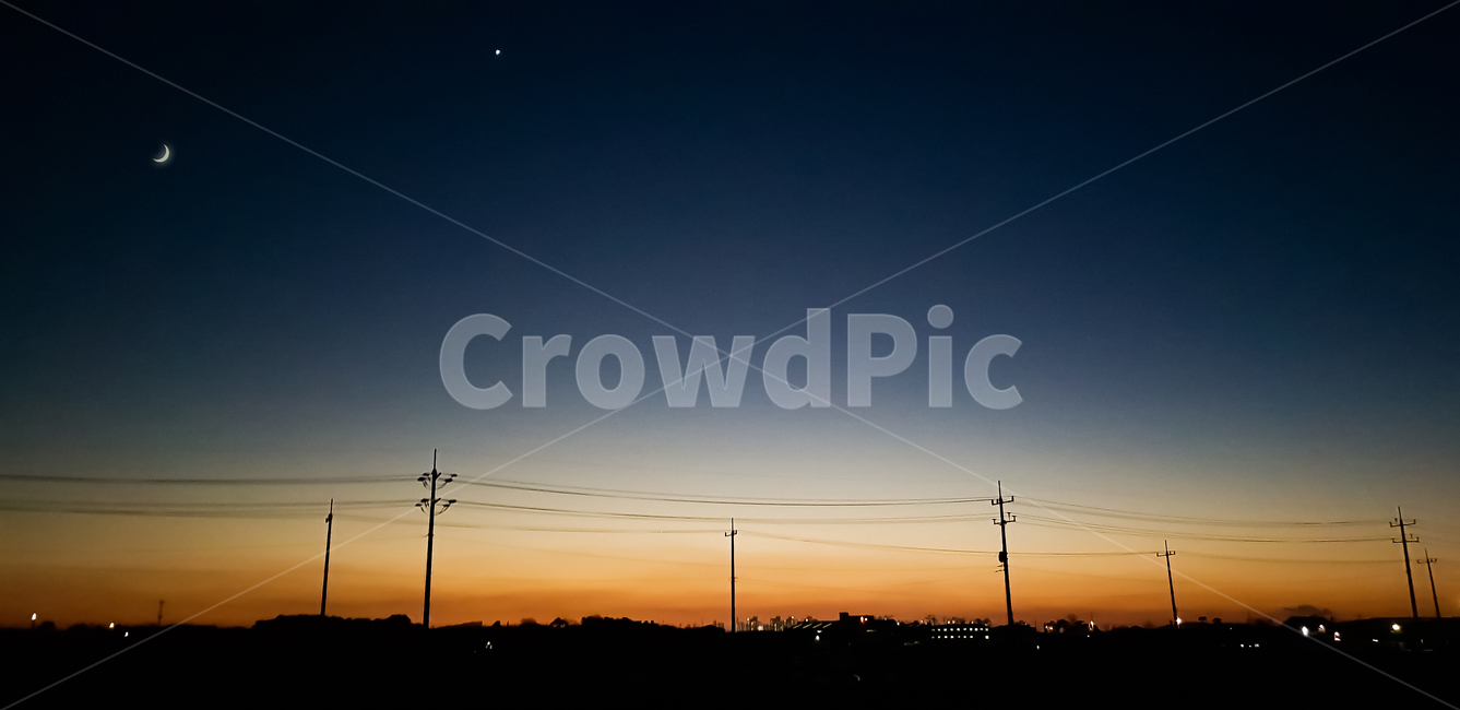 nature,자연,outdoors,옥외,초승달,하늘,저녁하늘,저녁,moon,sky,moonlight,nightsky,노을,전봇대,배전탑,시골,농촌,hometown,cable,케이블,powerlines,전력선