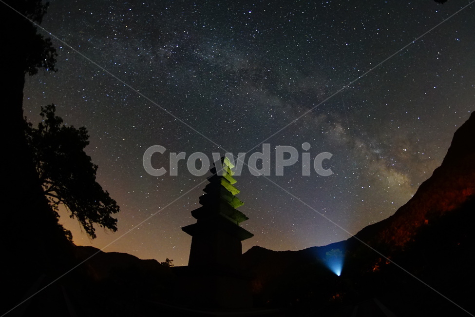 은하수,문화재,별,우주,밤하늘,야경,밤,풍경,nightscape,night,landscape,한국전통,한국문화,korean traditional,korean culture,조각상,동상,석상,조형물,statue,bronze statue,stone statue,실루엣,그림자,silhouette,shadow