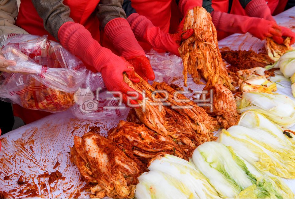 seasoning,Kimchi,kimchi,vegetarian diet,Korean,chili pepper paste,vegetable,Preparing kimchi,Red,side dish,outdoor,korea,pickled cabbage,winter food,napa cabbage,Korean food,fermentation,traditional food,fresh,hand