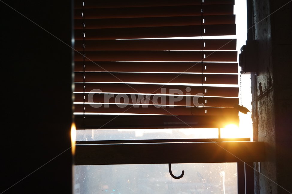 일몰,해,sunset,sun,homedecor,가정장식,curtain,커튼,windowshade,창그늘,window,창문,staircase,계단