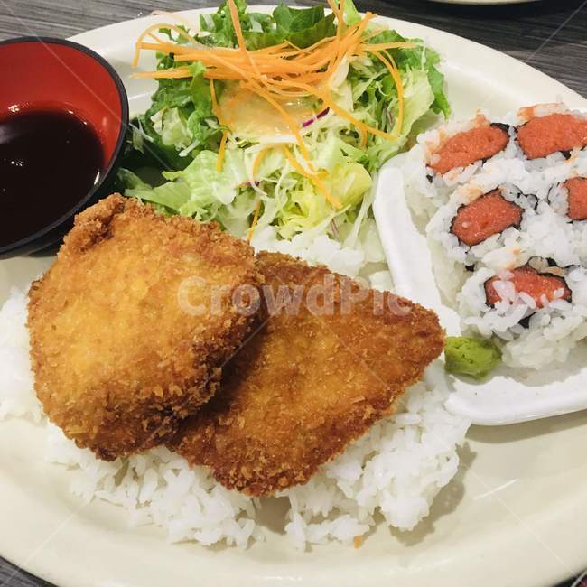 생선까스,아히카츠,japanesefood,roll,일본음식,튀김요리,스파이시롤,withsalad