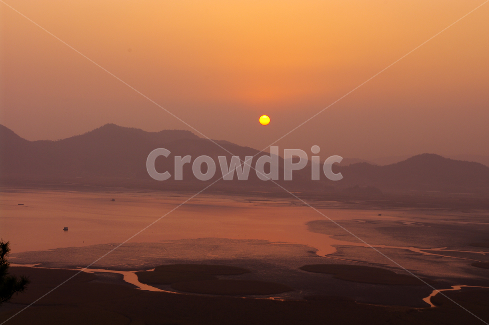 순천만,일몰,석양,노을,풍경,갈대밭,자연,풍경,nature,landscape,한국자연풍경,한국자연경관,korea nature landscape,outdoors,옥외,sunlight,햇빛,sunset,dawn,새벽,red sky,붉은 하늘,sky,하늘,dusk,황혼