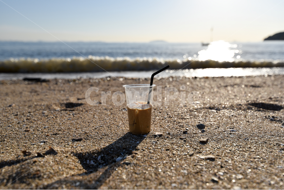 해변,바다,아이스커피,커피,휴식,휴가,여름,아이스,까페,beach,coffee,cafe,모래알,해변,바다,beach,sea,커피,카페,coffee,cafe,휴식,힐링,rest,relaxation,healing