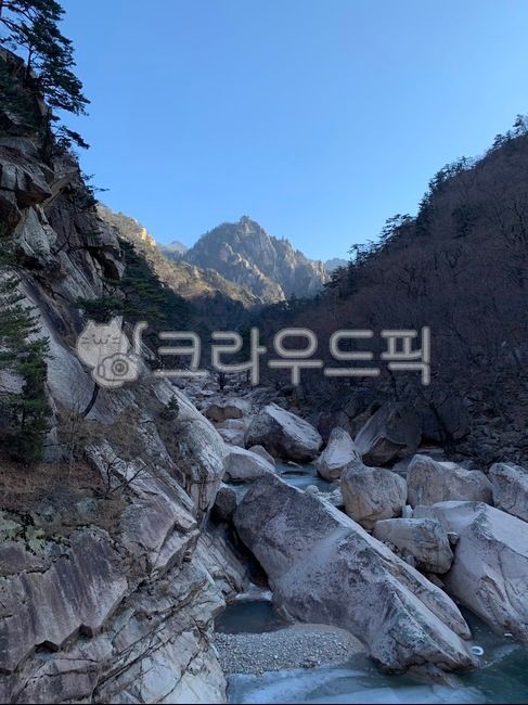 mountain,rockmountain,rockvalley,rock,wintermountain,winter,계곡,산