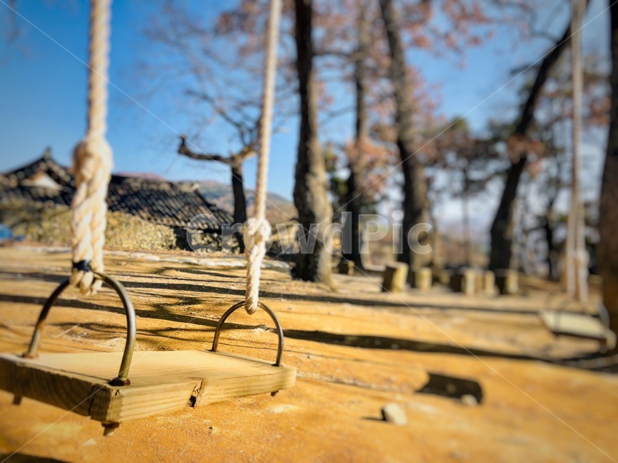 furniture,가구,그네,민속촌,흙,나무,빛,light,한국,korea,땅,wood