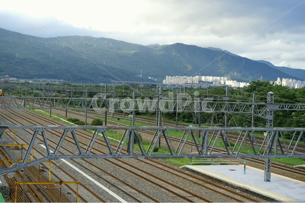 산,구름,철도,선로,기차역,rairlroad,traintrack,교통,교통수단,traffic,transportation