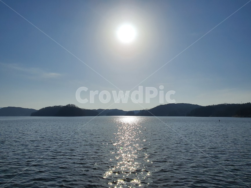 자연,nature,outdoors,호수,파란하늘,햇빛,빛,윤슬,자연,풍경,nature,landscape