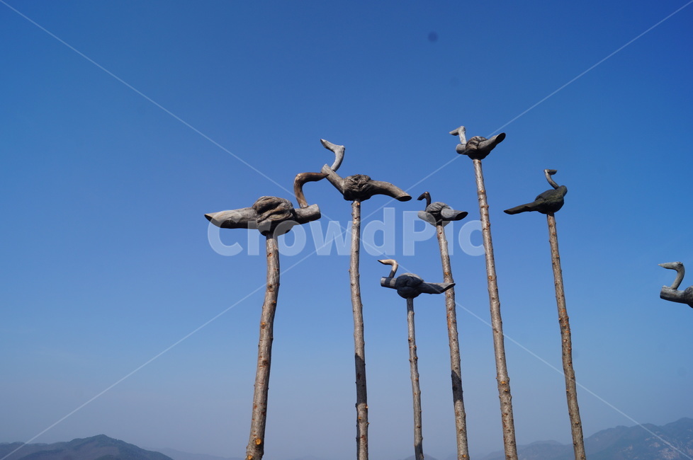 하늘솟대,산,솟대장식,오리장식,솟대,한국전통,전통장식,한국전통장식,마을신앙,한국전통,한국문화,korean traditional,korean culture,조각상,동상,석상,조형물,statue,bronze statue,stone statue,종교,신앙,religion,belief,faith