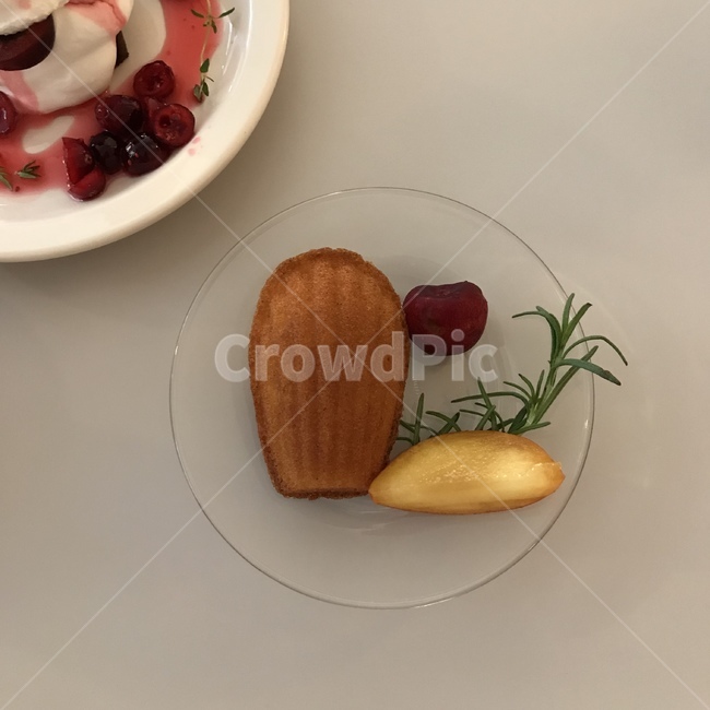 마들렌,빵,카페,케익,체리,음식,식재료,요리,food,cook,meal,dishes,food reserves,디저트,간식,후식,dessert,snack