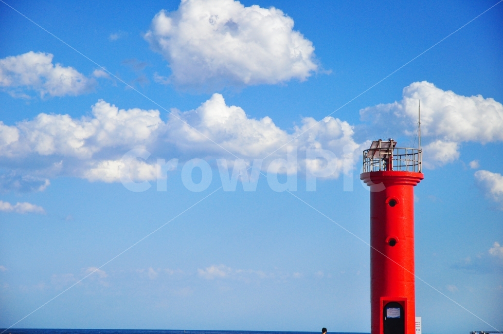 강릉,바다,안목해변,등대,하늘,구름,여행,빨간색,해변,sea,beach,autumn,lighthouse,sky,clouds,red,등대,lighthouse,색깔,색상,색채,색감,color sense,color sensitivity,feeling of color