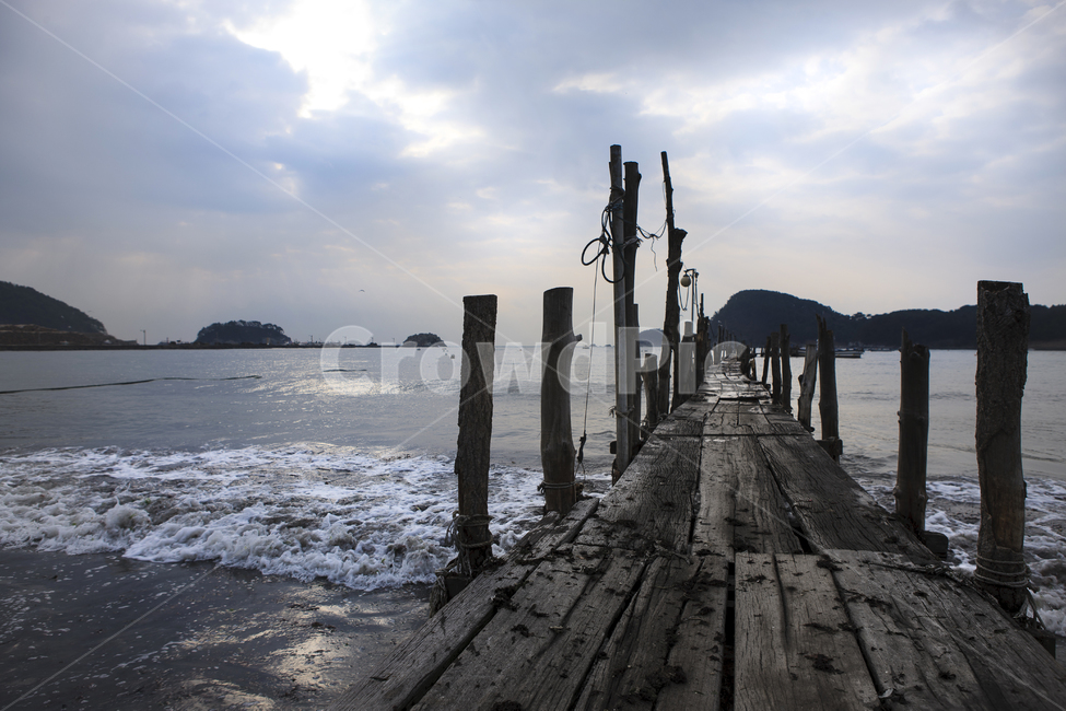 water,물,port,pier,바닷가,해안,파도,포말,나룻터,빈티지,옛스러운,항구,배,ocean,shore,오래된,vintage