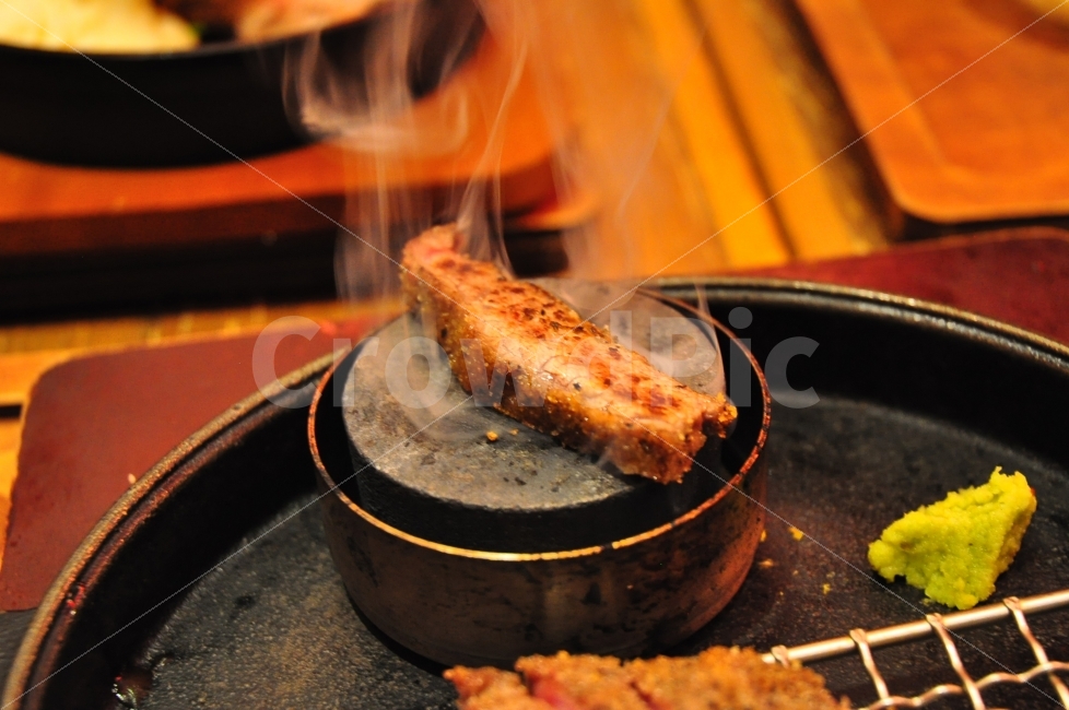 일본,소고기,규카츠,돌판,와사비,여행,음식,푸드,연기,japan,beef,stone,hitting,travel,food,음식,식재료,요리,food,cook,meal,dishes,food reserves,육류,고기,meat,일식,일본음식,일본요리,Japanese food,Japanese dishes,Japanese meal,Japanese cook