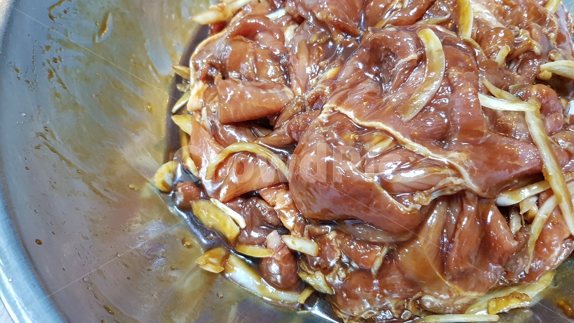 돼지앞다리살,간장양념,양파,바베큐,돼지고기,음식,육류,고기,meat