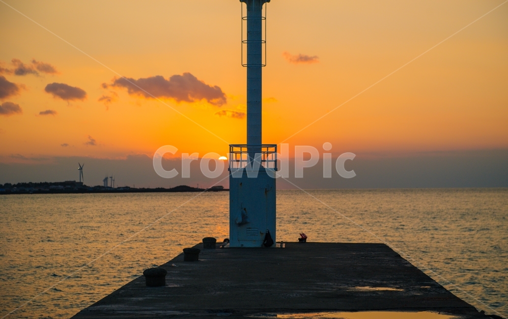 제주도,섬,일몰,등대,빛,황금빛,여행,힐링,감성사진,감성,jeju,jejuisland,koreaisland,RepublicofKorea,자연,풍경,nature,landscape,한국자연풍경,한국자연경관,korea nature landscape,등대,lighthouse,제주도,jeju,jeju island,building,건물,architecture,건축물,tower,탑