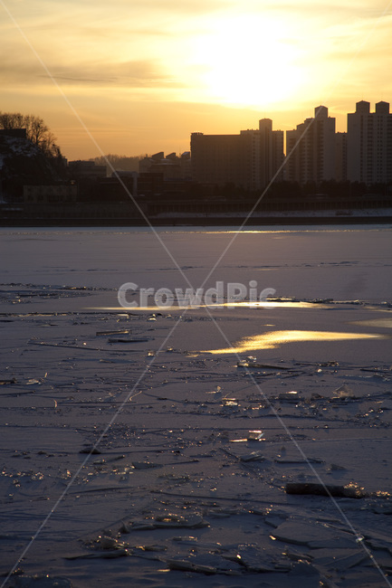 한강,겨울한강,결빙,한강결빙,한갈얼음,얼은한강,한강노을,겨울,계절,winter,season,도시,풍경,city,landscape,한국도시풍경,한국도시경관,korea cityscape