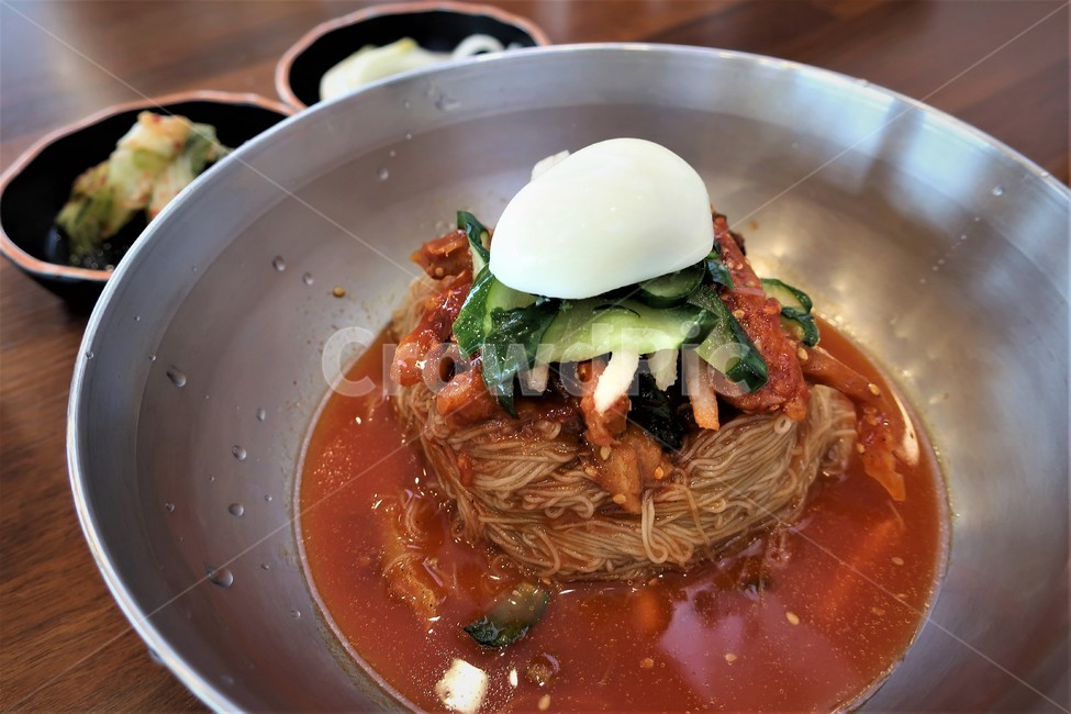 비빔,냉면,양념,매운,면요리,비빔면,한식,분식,음식,고명,음식,식재료,요리,food,cook,meal,dishes,food reserves,면류,면요리,noodles