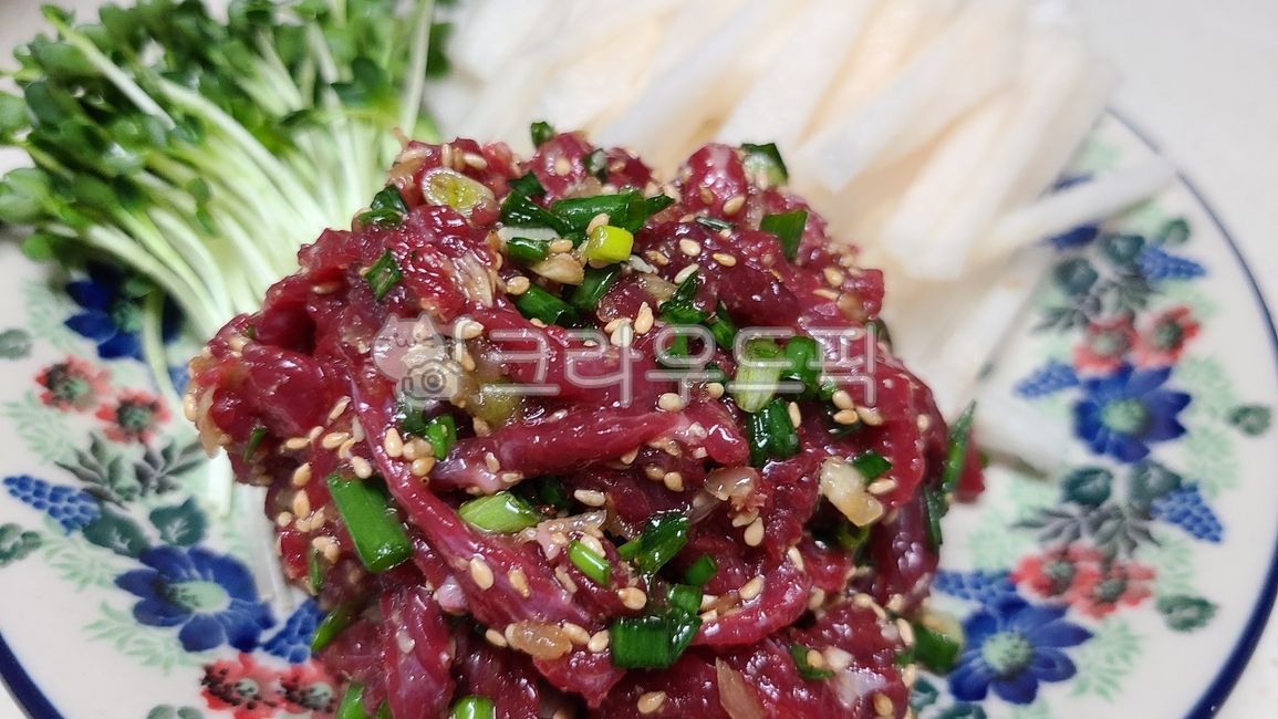 Pear,Korean Food,Seasoned,Meal,Korean Beef Yukhoe,Yukhoe,Meat,Raw Meat,Traditional Food,Beef Yukhoe,Dish,Beef,Korean Beef,Vegetable,Food