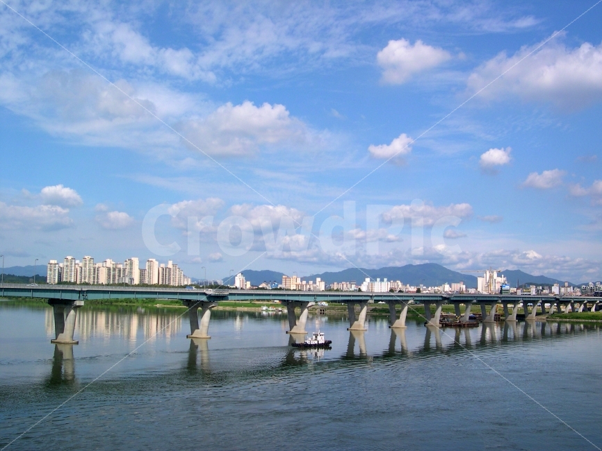 한강,강,하늘,구름,광진대교,배,도시,city,bridge,river,도시,풍경,city,landscape,water,물,waterfront,워터 프론트,port,포트,pier,교각