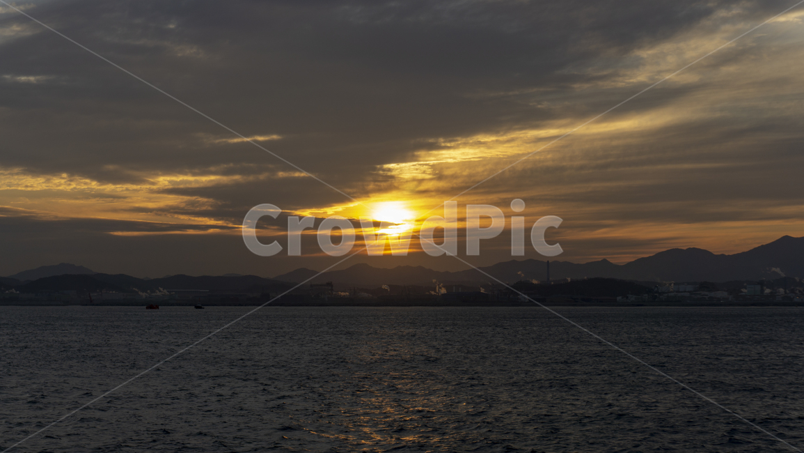 바다,구름,일몰,sunset,sea,clouds,blue,파랑,하늘색,하늘,선박,ship,자연,nature,햇빛,황혼,붉은하늘,새벽,나라