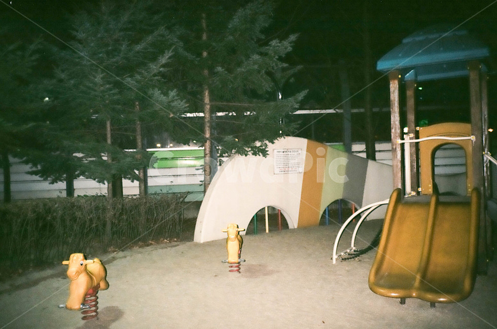 놀이터,말,장난감,밤,필름감성,filmcamera,night,필름카메라,놀이공원,놀이동산,놀이터,amusement park,playground