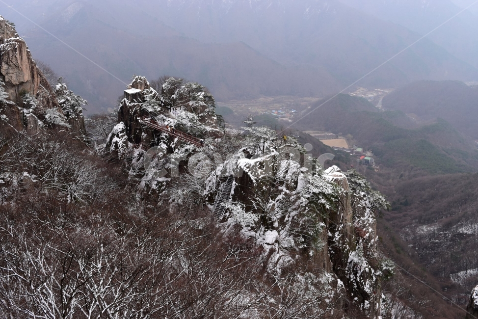 설경,풍경,대둔산,눈꽃,삼선계단,자연,nature,landscape,겨울,계절,winter,season,탐방,도립공원,힐링,감성,정취,산세,명산,100대명산,산,등산,트레킹,풍경사진,비경,경치,겨울사진,겨울색채,경관,기암,암봉우리,mountain,금산,완주,논산,마천대,케이블카,구름다리,fall,autumn,한국자연풍경,한국자연경관,korea,겨울,계절,winter,season,자연,풍경,nature,landscape,outdoors,옥외