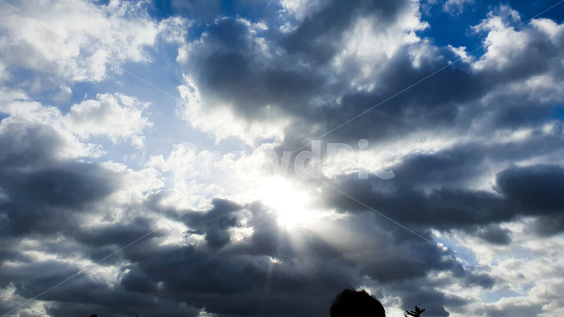 nature,자연,옥외,azuresky,푸른하늘,sky,하늘,blue,cloud,구름,맑은하늘,white,흰색,태양,밝음,맑음,먹구름,햇살,날씨,outdoors,flare,플레어,빛,light,자연,풍경,nature,landscape