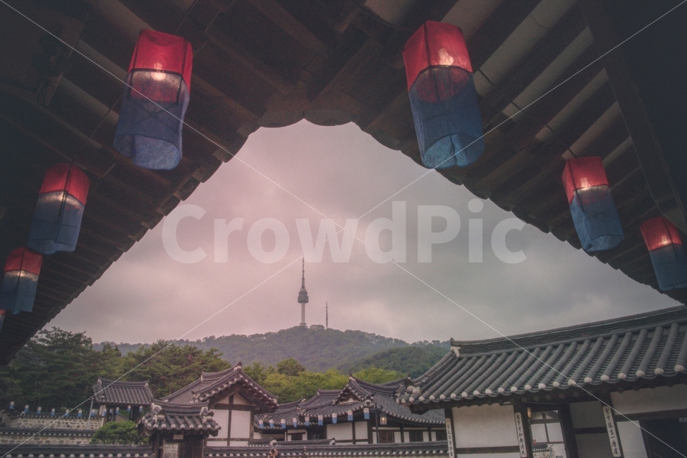 남산한옥마을,남산,한옥마을,한국,감성사진,청사초롱,풍경사진,landscape,tower,남산타워,기와,한옥,한스러움,DSLR,nikon,도시,풍경,city,landscape,한국전통,한국문화,korean traditional,korean culture,roof,지붕