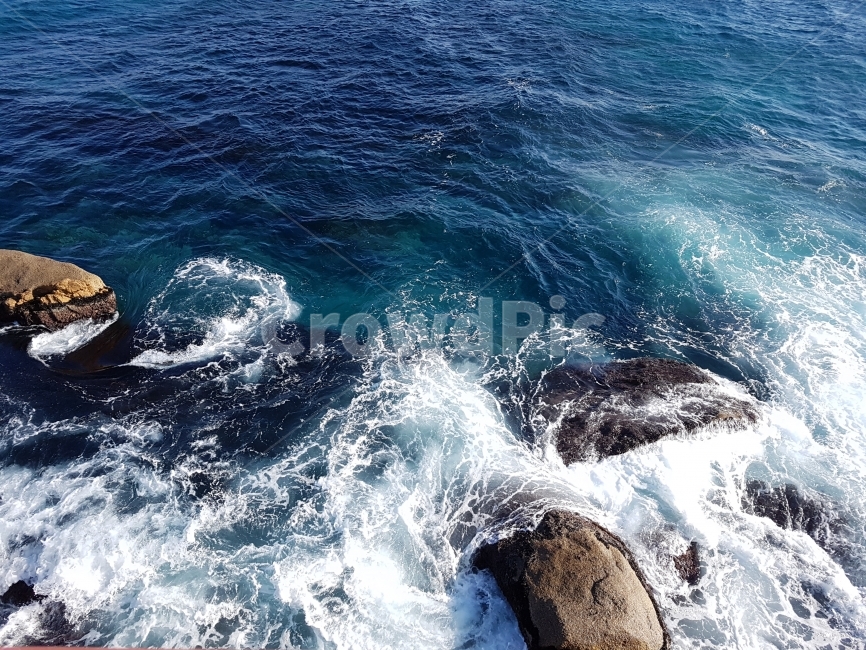 겨울바다,파도,바위,돌,푸른색,sea,rock,ocean,풍경,nature,stone,바다,자연,풍경,nature,landscape,water,물,대양,outdoors,옥외,adventure,모험,leisure activities,레저 활동