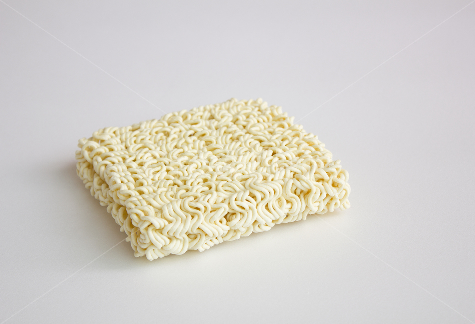 라면,면,면말,말린,건조,식품,클로즈업,생라면,음식,요리,재료,한식,분식,야식,국수,누들,푸드,인스턴트,인스턴트라면,밀가루,패스트푸드,면발,면요리,면류,흰배경,음식,식재료,요리,food,cook,meal,dishes,food reserves