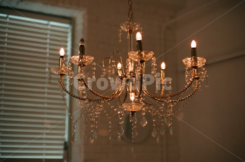 photography,조명,샹들리에,구도,따뜻함,필름카메라,pilm,monotone,chandelier,design,lighting,빛,모노톤,bulb,패턴,감성,감성,sensible,feeling,인테리어,실내디자인,interior design