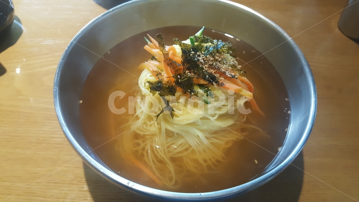잔치국수,국수,음식,따뜻한국물,포차음식,식당음식,멸치육수,멸치국물,고명,음식,식재료,요리,food,cook,meal,dishes,food reserves,면류,면요리,noodles,한식,한국음식,한국요리,korean food,korean dishes,korean meal,korean cook