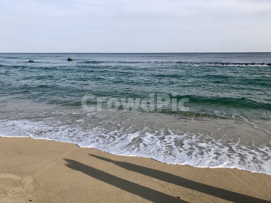 바다,해수욕장,sea,ocean,해변,하늘,풍경,그림자,파도,모래,평온한,한적한,자유,자연,풍경,nature,landscape,해변,바다,beach,sea,outdoors,옥외,water,물,대양,shoreline,해안선