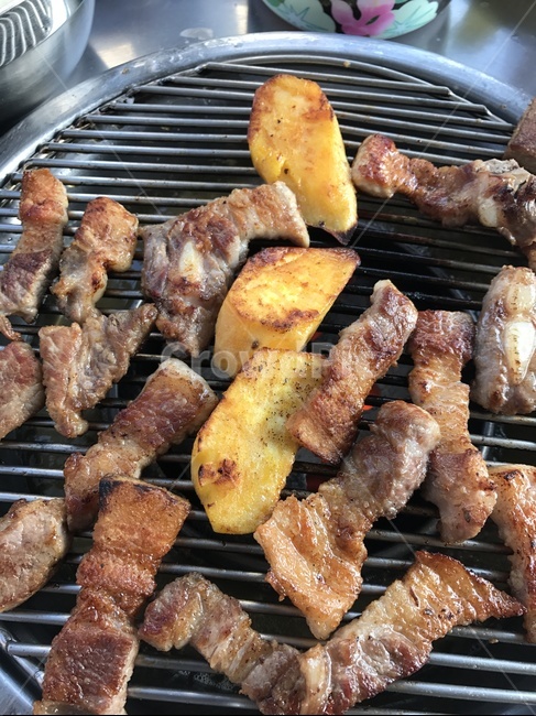 삼겹살,연탄구이,목살,여름,초벌구이,육류,고기,meat