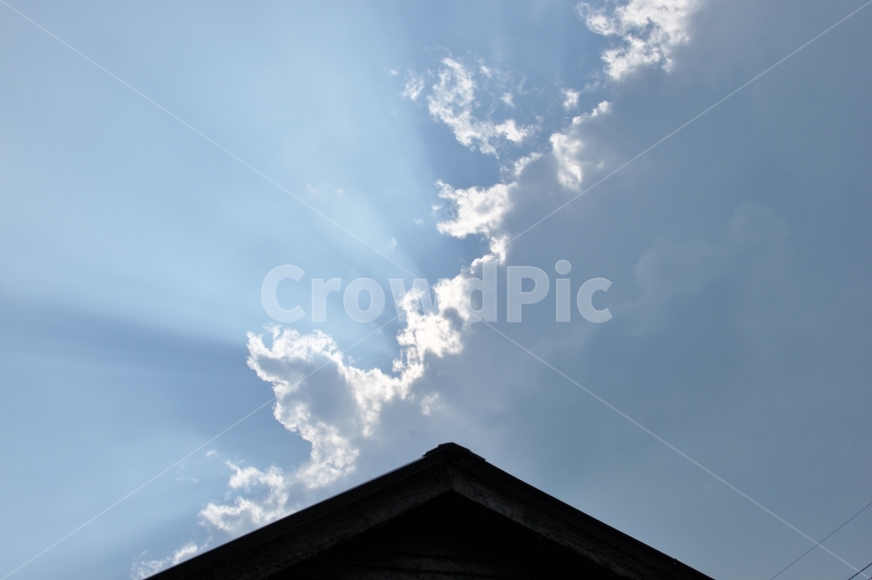 빛내림,빛,구름,그늘,하늘,여름풍경,sunshine,tint,cloud,모서리,지붕,shadow,sky,landscape,건축물,건물외관,exterior,building,structure,architecture,construction