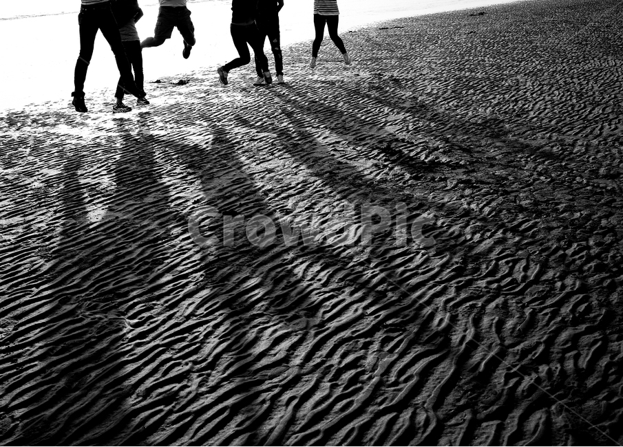 단체,점프,백사장,만세,흑백,컨셉,콘셉,단사,해변,바다,beach,sea,사람들,대중,군중,other people,crowd,감정표현,기분,feeling,emotion,여행,휴가,traveling,vacation,trip,흑백,모노톤,monochrome,black and white