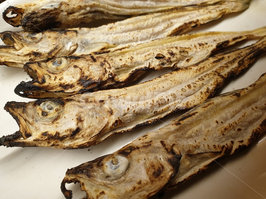노가리,생선,fish,술안주,안주,노가리새끼,새끼,물고기,마른안주,생선머리,구운,탄,음식,식재료,요리,food,cook,meal,dishes,food reserves,한식,한국음식,한국요리,korean food,korean dishes,korean meal,korean cook