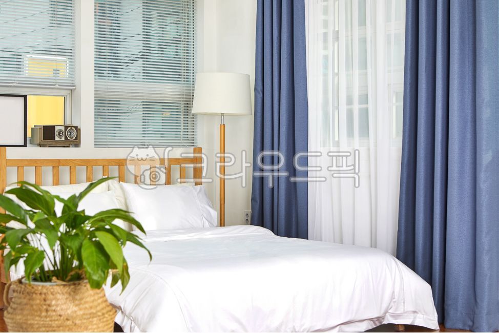 studio,bed,inside,interior light,space,furniture,modern architecture,marble floor,modernarchitecture,lighting,stand light,one room,light,plant,interiordesign,curtain,woodfloor,rentalstudio,interior,bedding,pot,marblemadak,living room,Rental Studio,livingr