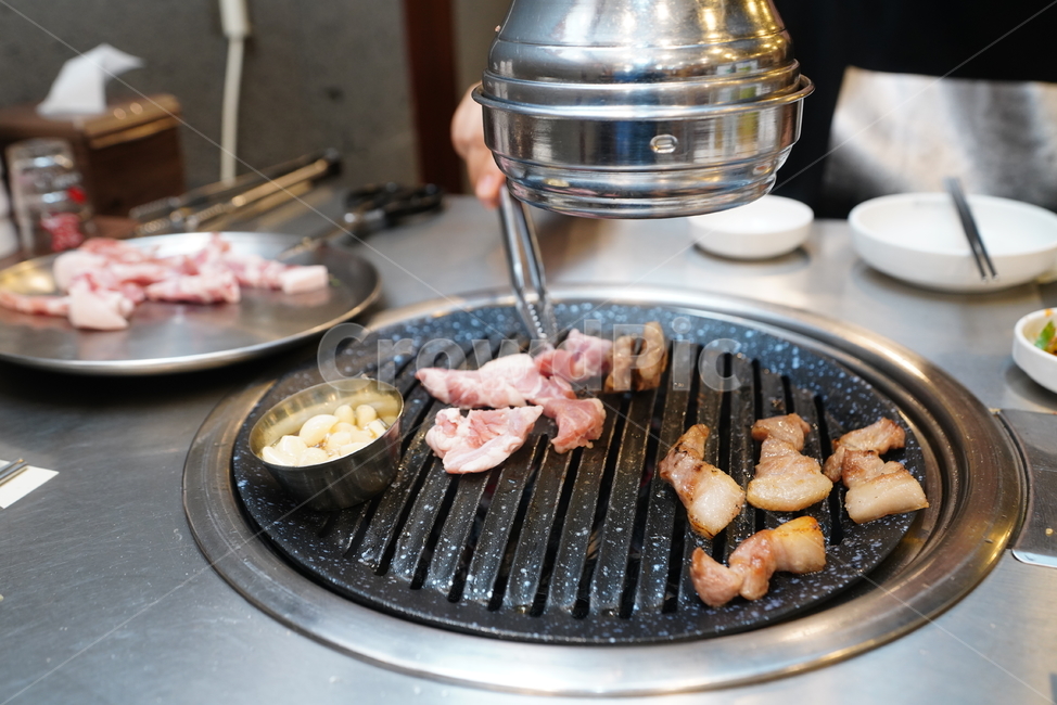 고기,육식,육류,돼지,꼬들살,식사,음식,술안주,먹거리,푸드,구이,한식,불판