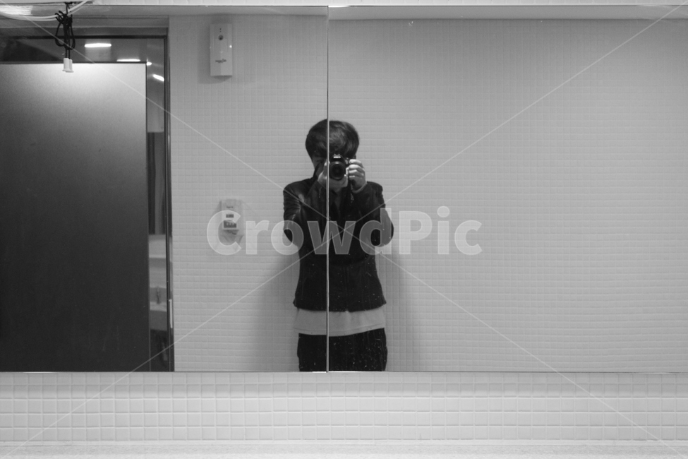 인물,흑백사진,패션,감성,blackandwhite,사람,화장실,people,fashion,사람,인물,인간,human,person,남성,남자,man,male,흑백,모노톤,monochrome,black and white