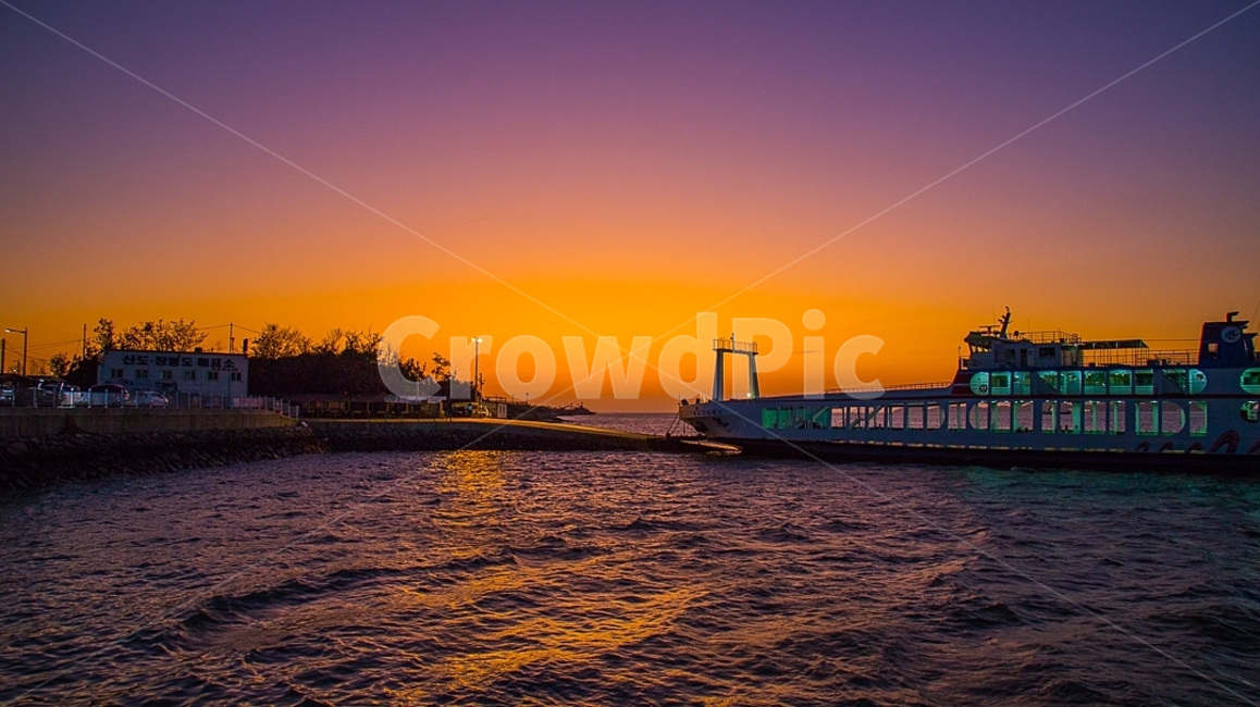 배,boat,vehicle,차량,차,교통,선박,watercraft,senset,일몰,물,water,sea,교통,교통수단,traffic,transportation
