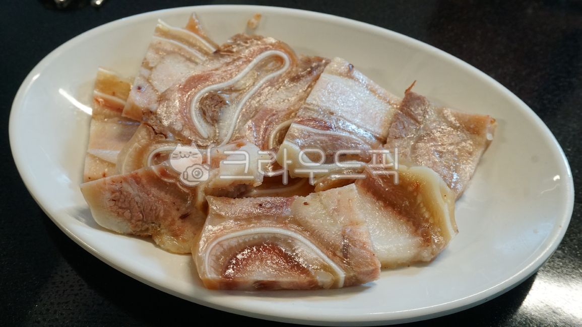 Drink snacks,meat,cooking,pork,cold cuts,food,head fish