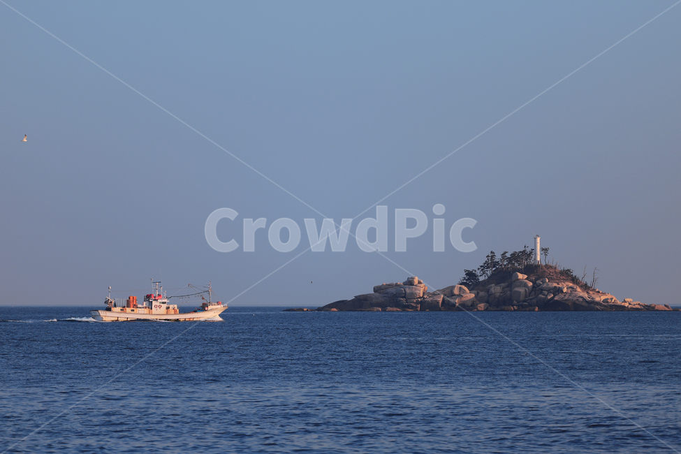 바다,배,섬,풍경,어선,자연,풍경,nature,landscape,산업,industry,industrial,어업,fishery,fishing industry,land,땅,outdoors,옥외,boat,보트,transportation,교통,vehicle,차량